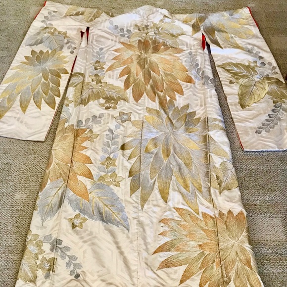 Vintage Japanese Wedding Kimono wear or wall art - Picture 4 of 11